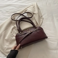 Bolso baguette vintage burdeos de piel sintética con herrajes dorados y correa ajustable - Rojo
