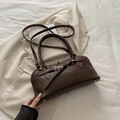 Bolso baguette marrón vintage de cuero mate con herrajes dorados y bandolera - Marrón
