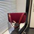 Borsa sottobraccio minimalista bordeaux in pelle scamosciata con fibbia argento - Rosso