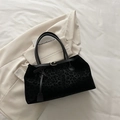 Schwarze Handtasche aus Wildlederimitat mit Leopardenmuster und Metallschnalle - Schwarz