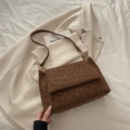 Bolso de hombro con estampado de leopardo marrón, acabado mate y hebillas de metal dorado - Marrón