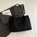 Matte black large tote bag with vertical seam detail and thin leather shoulder straps - No Pendant / Black