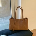 Bolso tote vintage de cuero marrón con hebilla dorada elegante y gran capacidad de hombro - Marrón
