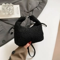 Bolso de hombro clásico de borreguillo negro con detalles plateados y correa de cuero fino - Negro Pequeño
