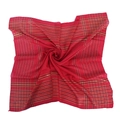 Détail d'un châle carré rouge en coton avec fils dorés et coutures de bordure - 90cmx90cm / Rouge