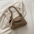 Borsa a tracolla marrone vintage in ecopelle con cinturino intrecciato e catena - Cachi Con Pendente