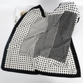 Foulard quadrato 90x90cm in raso di seta a quadri bianchi e neri per donna - Nero