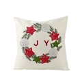 Détail de la housse de coussin de Noël montrant des lettres JY rouges et une couronne - 45x45CM (Sans Noyau) / Couronne de Branches à Feuilles Persistantes (JYM085-6)