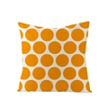 Nahaufnahme der geometrischen orangefarbenen Punkte und Stoffstruktur auf dem Kissenbezug - Orange Polka-Dot-Muster (JYM092-6)
