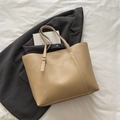 Bolso tote caqui elegante de gran capacidad en cuero PU con detalle en la correa al hombro - Caqui