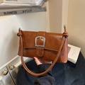 Bolso baguette marrón retro con gran hebilla plateada y detalle de correa anudada - Marrón