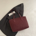 Bolso tote burdeos con estampado de leopardo y asas largas de textura mate - Rojo