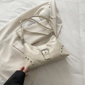 Sac fourre-tout beige crème avec clous argentés et boucle métallique, style minimaliste - Blanc Cassé
