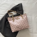 Pink and white checkered tote bag with beige leather handles and fashion logo plate - No Pendant / Khaki