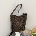 Borsa tote in pelle scamosciata leopardata retrò con tracolla in pelle marrone - Nero