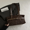 Borsa tote leopardata in pelle scamosciata con tracolla in pelle e fibbia metallica - Senza Ciondolo / Leopardo Caffè