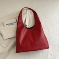 Minimalistische rode leren shopper voor dames, stijlvolle hobo-schoudertas design - Rood