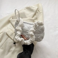 Elegante borsa a mano trapuntata bianco latte con manico arricciato e rombi - Bianco