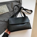 Minimalistische schwarze Leder-Einkaufstasche mit doppelten Riemen und Matt-Finish - Schwarz
