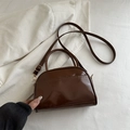 Sac bandoulière chic marron foncé brillant avec poignée ronde et bandoulière réglable café - Marron