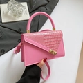 Bolso bandolera rosa con grabado de piedra y cierre de giro dorado chic - Rosa