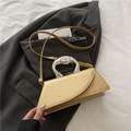 Bolso dorado champán con asa de metal irregular plateada y correa de cuero fino - Amarillo