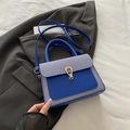 Sac bandoulière bleu à rayures avec boucle fer à cheval dorée et poignée ronde - Bleu