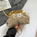Elegante borsa tote in paillettes dorate con telaio metallico pieghettato e tracolla - Oro