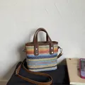 Borsa tote intrecciata a righe arcobaleno con manici in pelle e tracolla regolabile - Stile 2