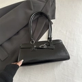 Sac sous le bras minimaliste en cuir PU noir avec boucle argentée et détail vintage - Noir