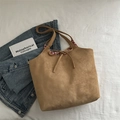 Sac fourre-tout en daim marron avec nœud et doublure vichy sur veste en jean - Khaki