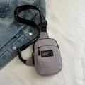 Mini borsa a tracolla grigio-viola in nylon con cinturino regolabile e tasca zip - Grigio