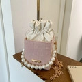 Elegante rosa strukturierte Beuteltasche mit Perlengriff und goldener Kette - Rosa
