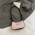 Borsa a spalla rosa con cuori, dettaglio fiocco e tracolla nera per donna - Motivo a Cuore Senza Pendente