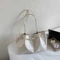 Bolso tote grande color blanco roto de piel sintética suave con correas de hombro - Blanco Roto