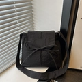 Bolso bandolera minimalista de nailon negro con lazo y correa ancha para mujer - Negro