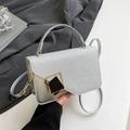Piccola borsa a tracolla quadrata con glitter argento e fibbia nera e oro di tendenza - Argento