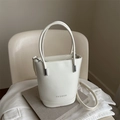 Bolso tipo cubo blanco de cuero PU con asa y herrajes plateados de estilo minimalista - Blanco