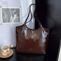 Bolso tote de cuero brillante marrón oscuro con letras plateadas FASHION para mujer - Café sin Colgante