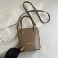 Bruine PU-lederen emmertas met FASHION-logo en verstelbare schouderriem - Khaki