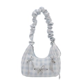 Blau-weiße karierte Cloud-Tasche mit Schleifen-Details und gerafftem Schultergurt - Blau