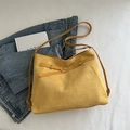 Retro mosterdgele grote hobo draagtas met matte textuur en gesp-details - Geel