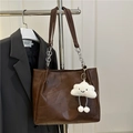 Bruine PU-lederen draagtas met zilveren ketting en witte pluche wolkenhanger decoratie - Met Hanger / Bruin