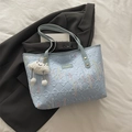 Borsa tote celeste da donna con cuciture colorate a onde e ciondolo a nuvola - Con ciondolo / Blu