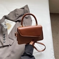 Bolso patchwork marrón con panel tejido y elegantes acabados metálicos dorados - Marrón