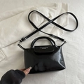 Minimalistische zwarte glanzende damestas met handvat en crossbody schouderriem - Zwart