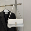 Borsa a spalla minimalista in pelle PU bianca con chiusura dorata sulla gruccia - Bianco