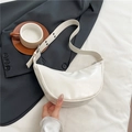 Borsa a sella minimalista bianco crema con tracolla regolabile e anelli d'argento - Bianco