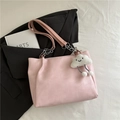 Ροζ patchwork δερμάτινη τσάντα tote με αλυσίδα και λούτρινο κρεμαστό σύννεφο - Ροζ με μενταγιόν