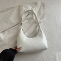 Bolso hobo blanco brillante de charol con hebilla plateada y diseño de media luna - Blanco